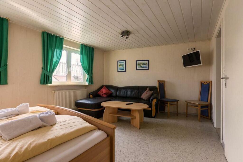 Pension Goldene Mitte Gross-Zimmern Luaran gambar