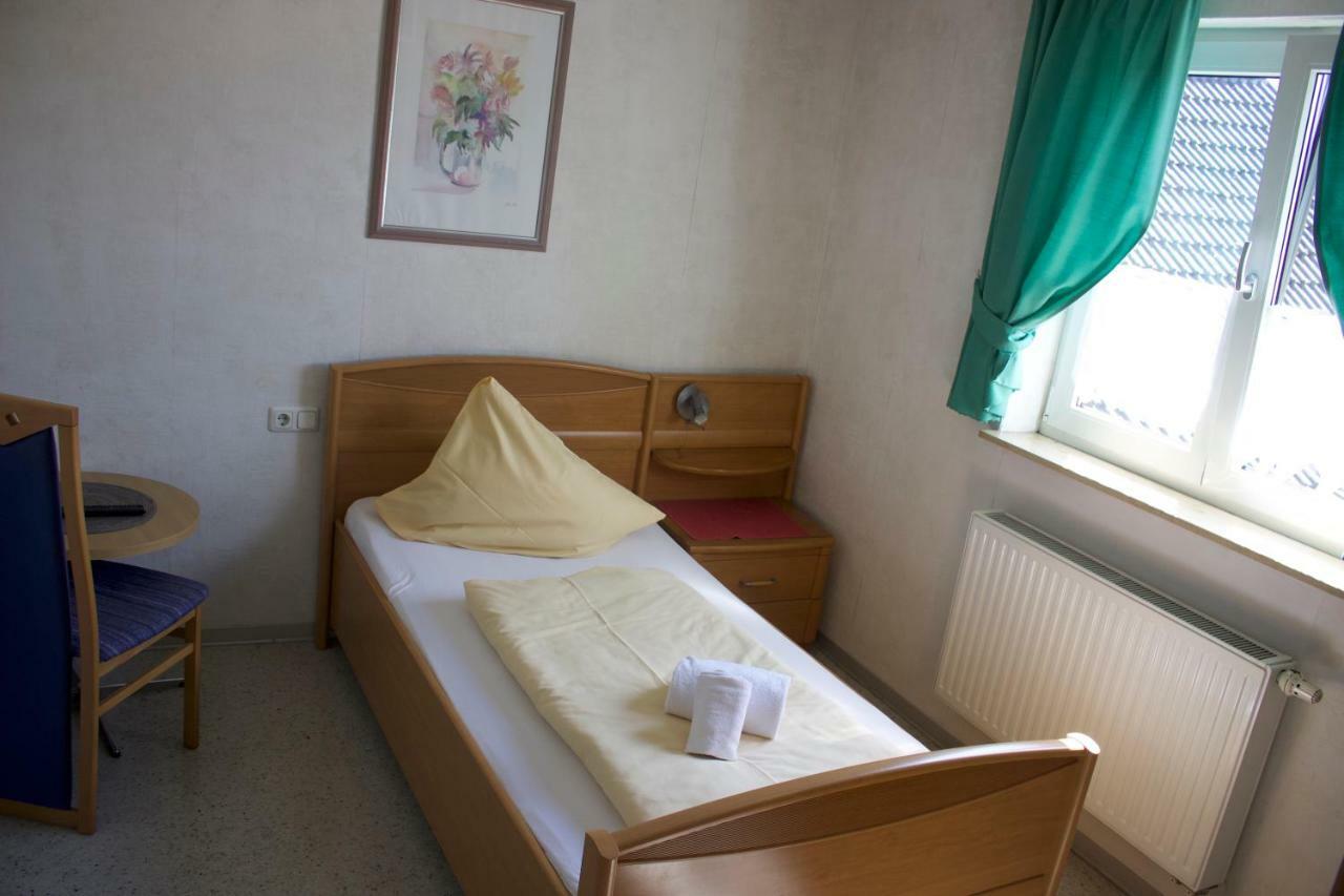 Pension Goldene Mitte Gross-Zimmern Luaran gambar