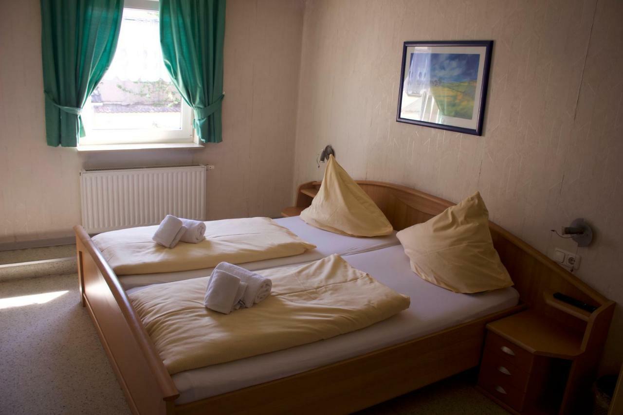 Pension Goldene Mitte Gross-Zimmern Luaran gambar